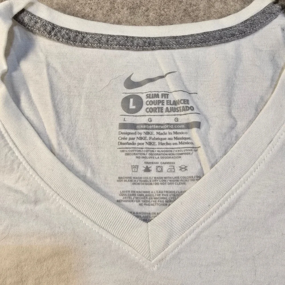 Nike Oregon Ducks Womens‎ Slim Fit V-Neck T-Shirt White Large NCAA College Logo